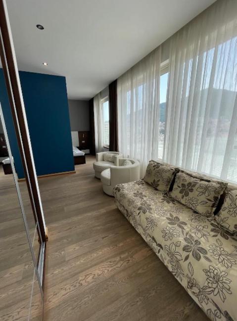 Skyview Apartment